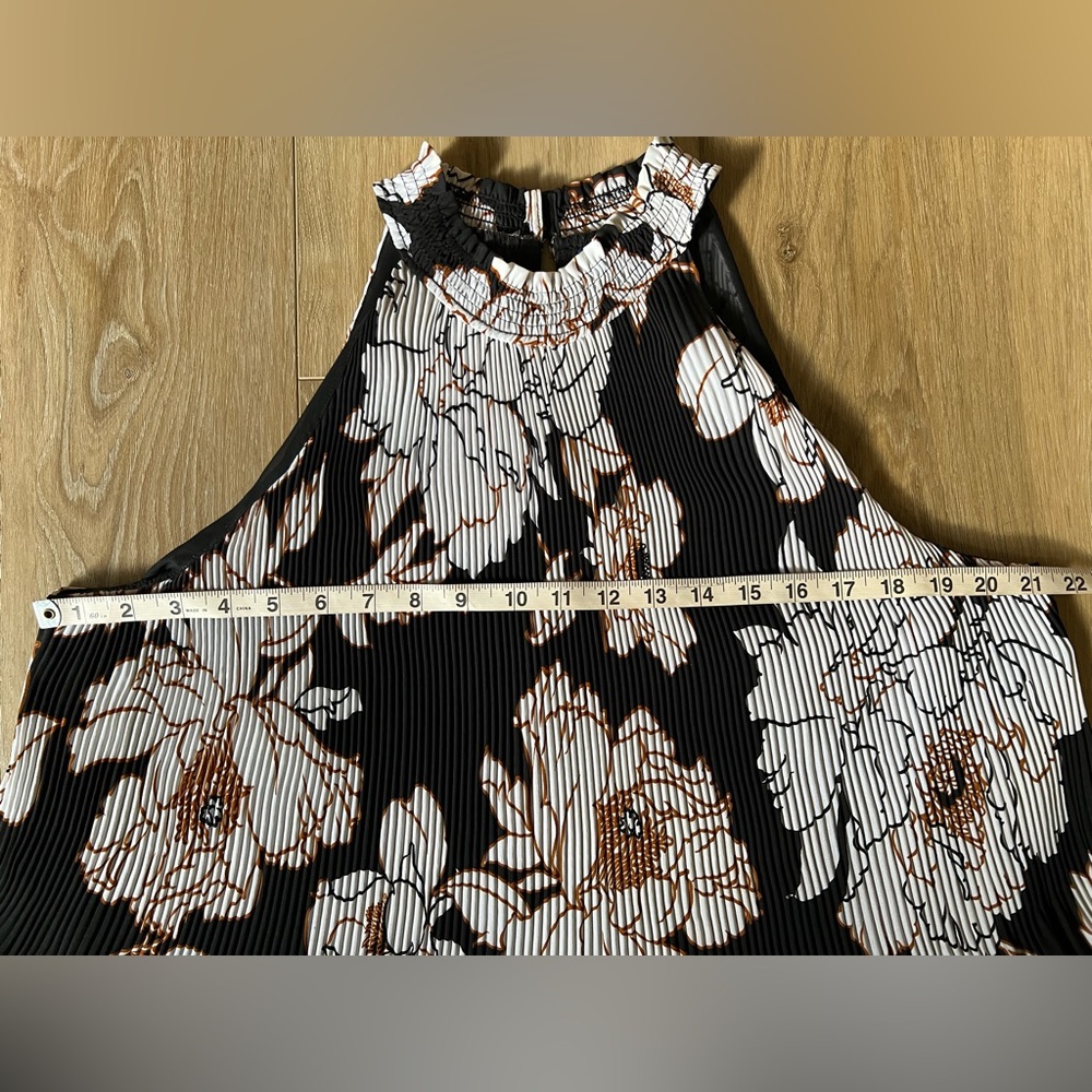 APT 9 Floral Pleated Swing Halter Top EUC - Picture 3 of 6